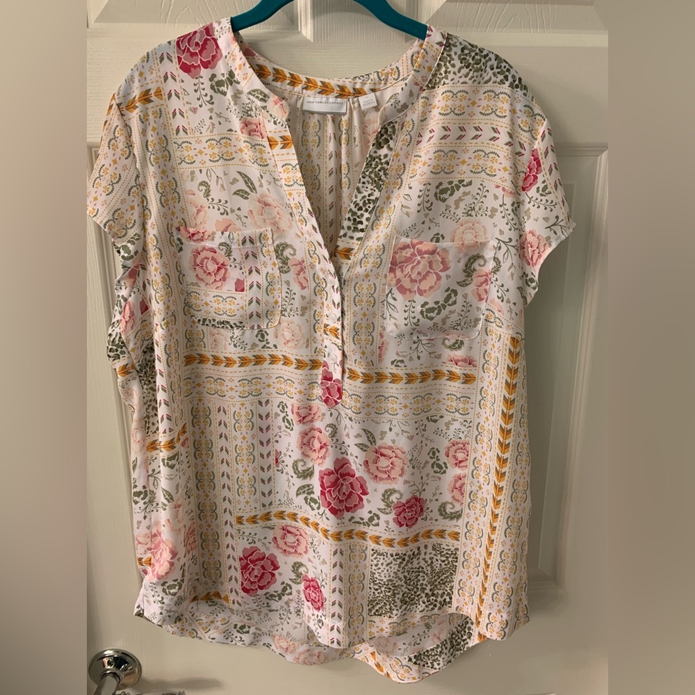 New York and Company Size XL NWT White Floral Green Pink Yellow Patterned Blouse